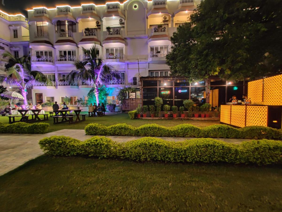 Hotel Surya, Kaiser Palace Varanasi Exterior photo