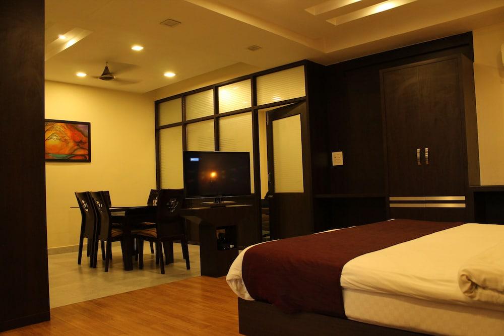 Hotel Surya, Kaiser Palace Varanasi Exterior photo