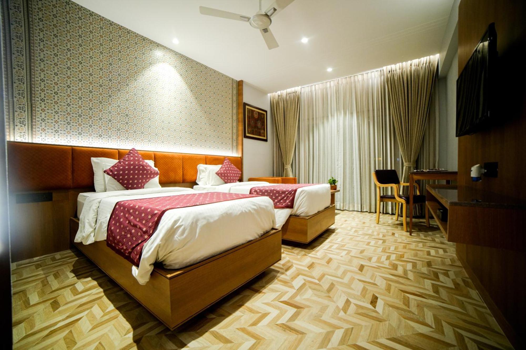 Hotel Surya, Kaiser Palace Varanasi Exterior photo