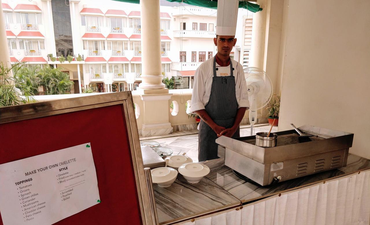 Hotel Surya, Kaiser Palace Varanasi Exterior photo