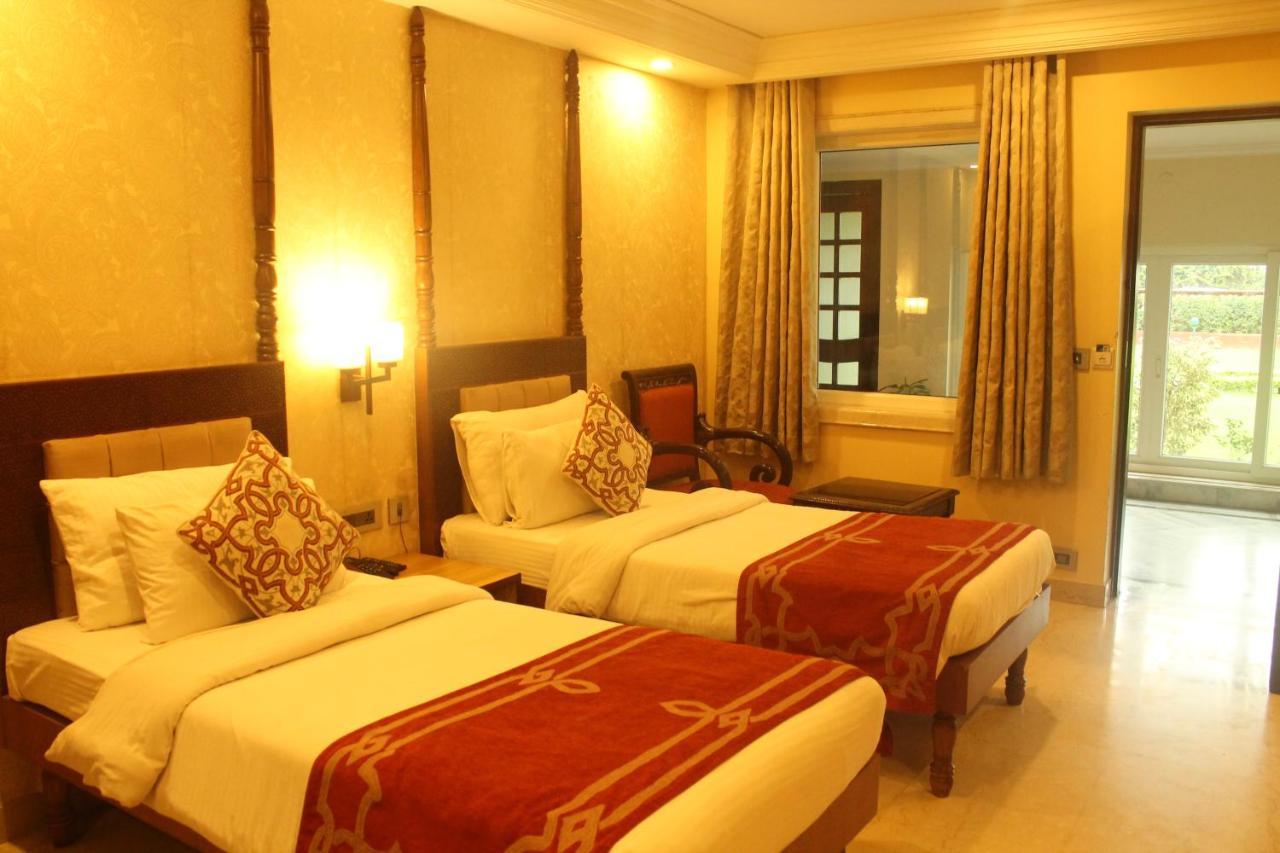 Hotel Surya, Kaiser Palace Varanasi Exterior photo